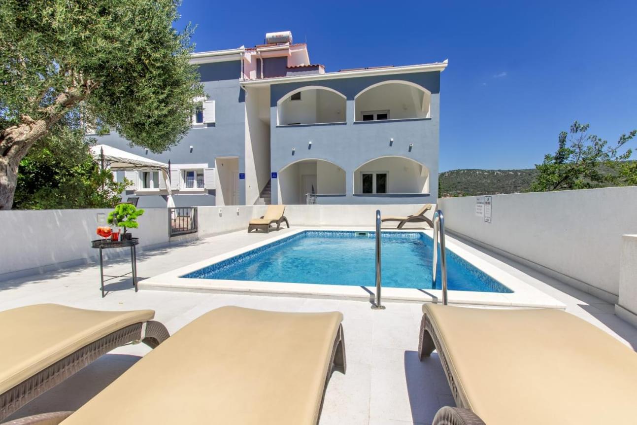 Villa Dalmatian Child With Swimming Pool, Close To The Beach Vinišće Exteriér fotografie