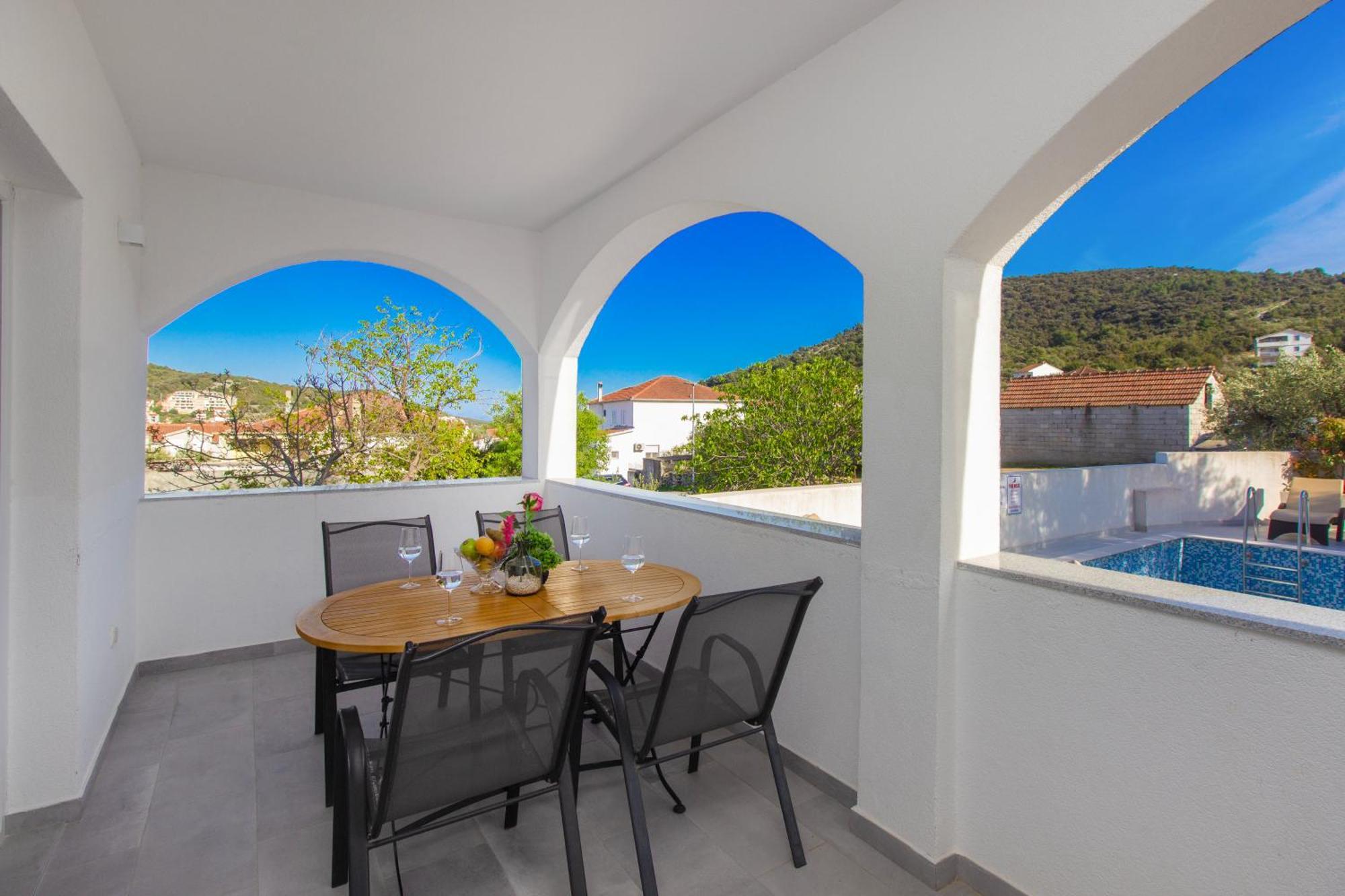 Villa Dalmatian Child With Swimming Pool, Close To The Beach Vinišće Exteriér fotografie