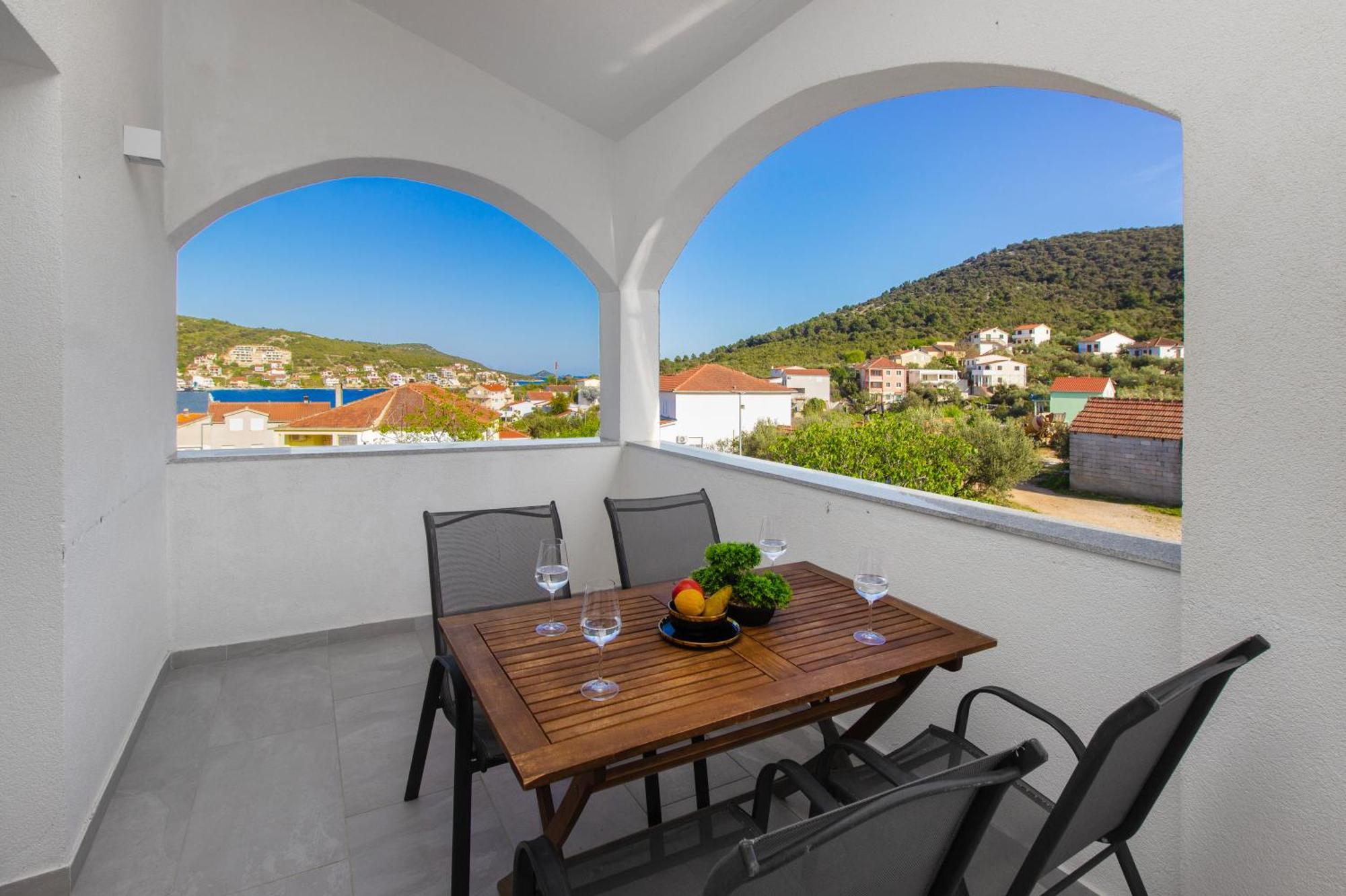 Villa Dalmatian Child With Swimming Pool, Close To The Beach Vinišće Exteriér fotografie