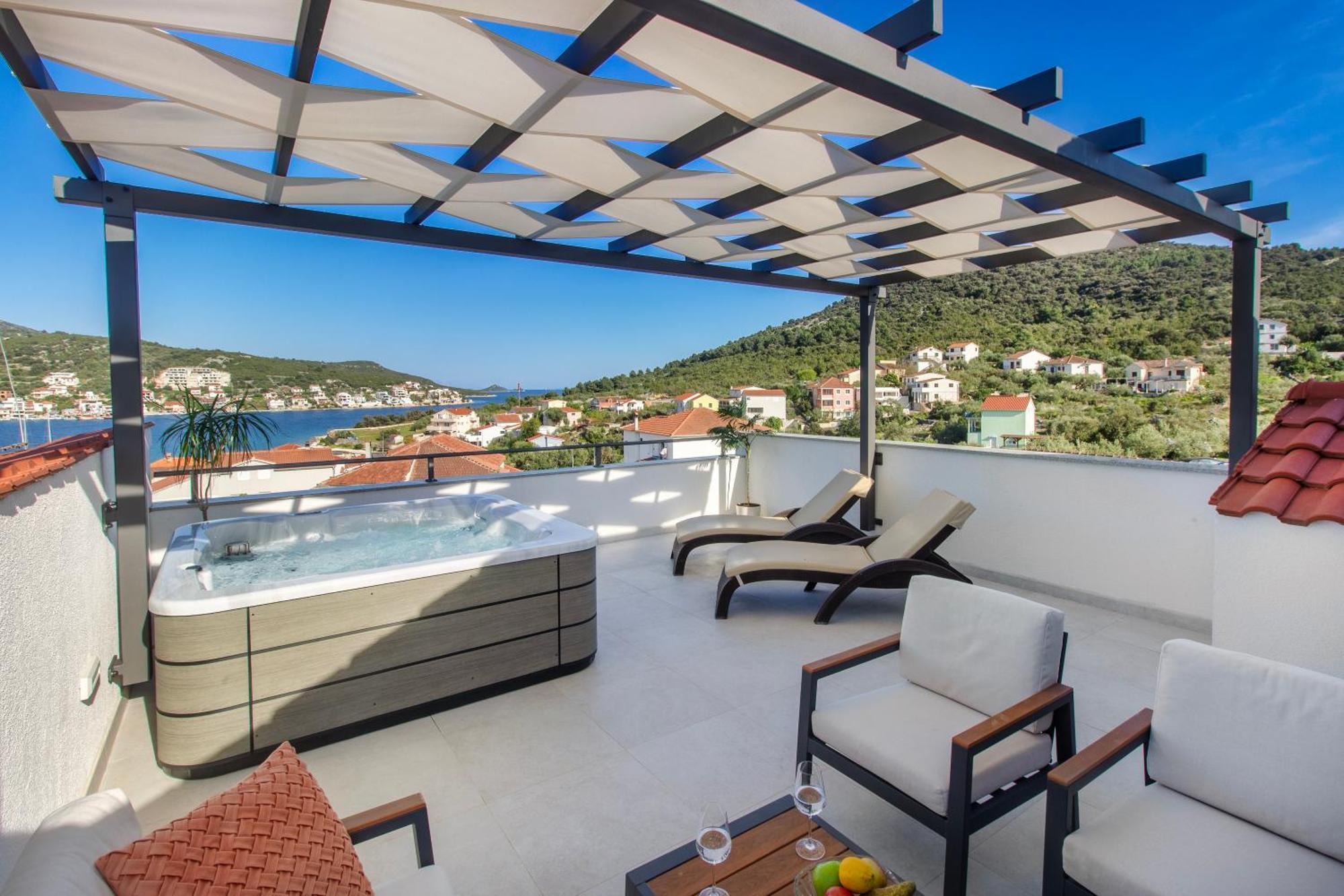 Villa Dalmatian Child With Swimming Pool, Close To The Beach Vinišće Exteriér fotografie