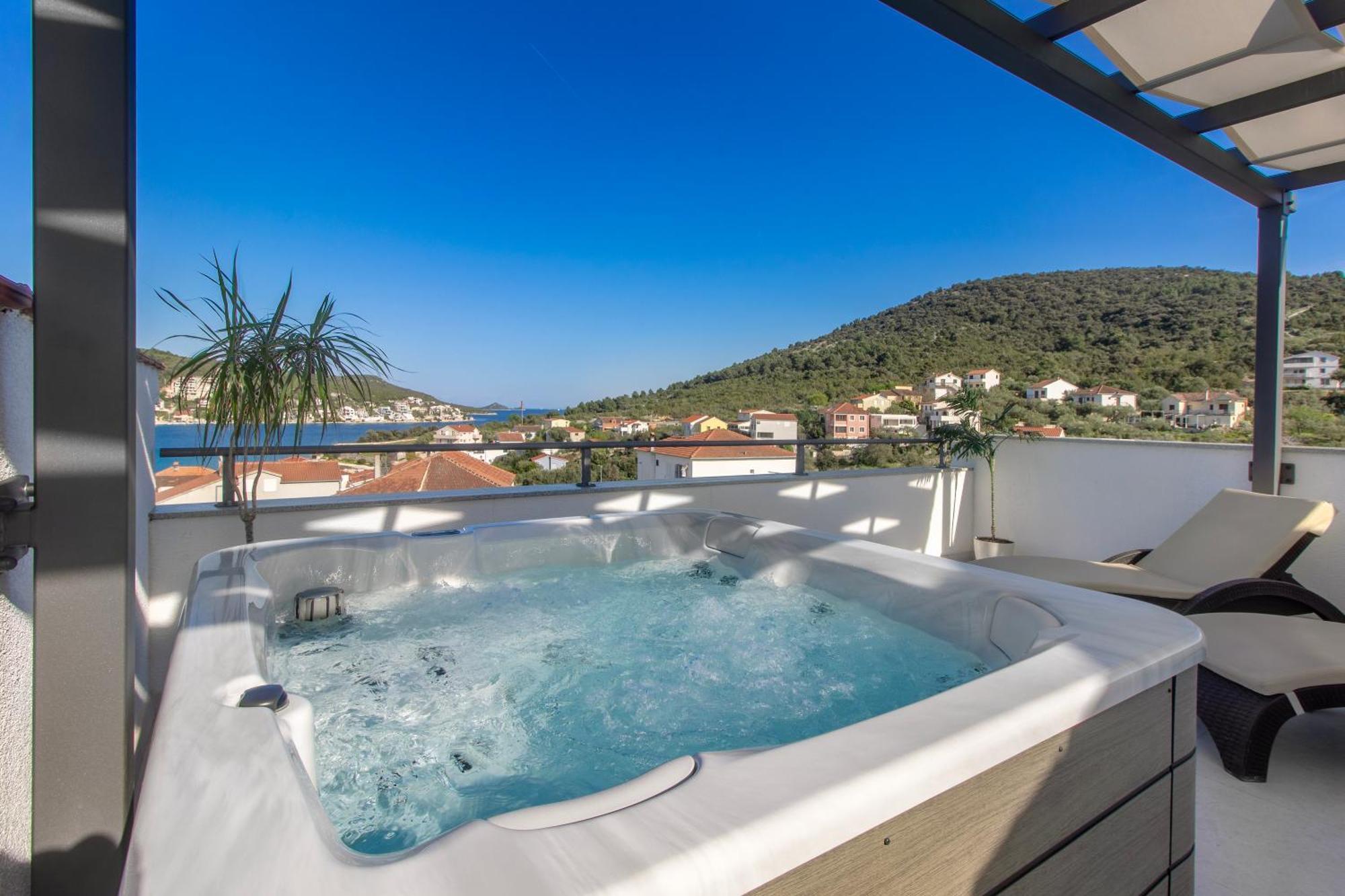 Villa Dalmatian Child With Swimming Pool, Close To The Beach Vinišće Exteriér fotografie